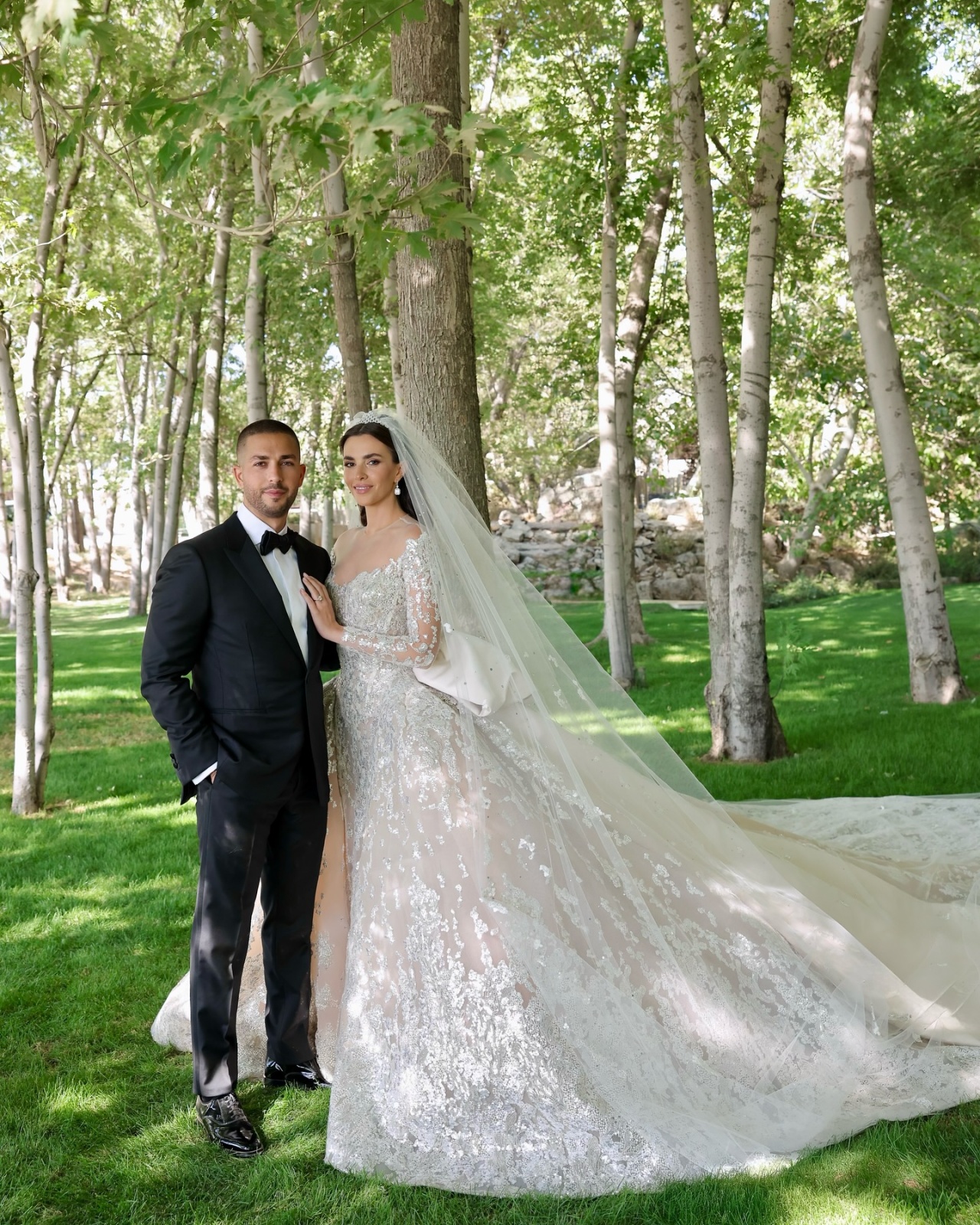 الصورة الرسمية للعروسين من حفل الزفاف