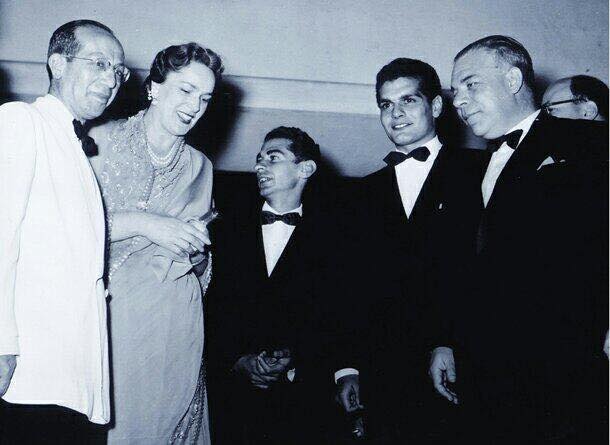 عمر الشريف ويوسف شاهين في كان