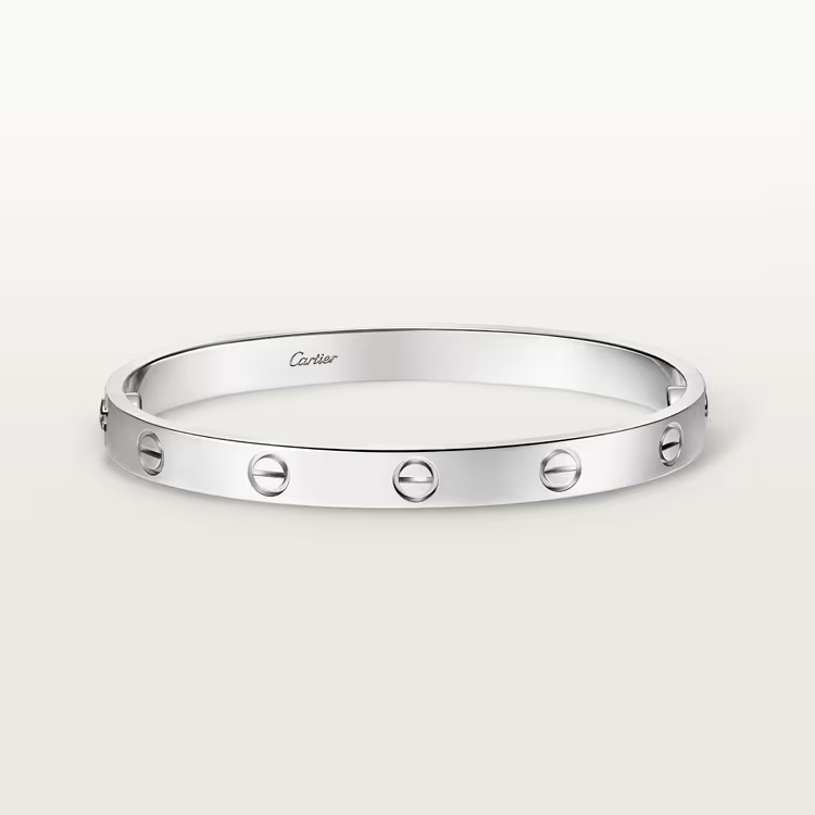أسورة Love Bracelete  الشهيرة
