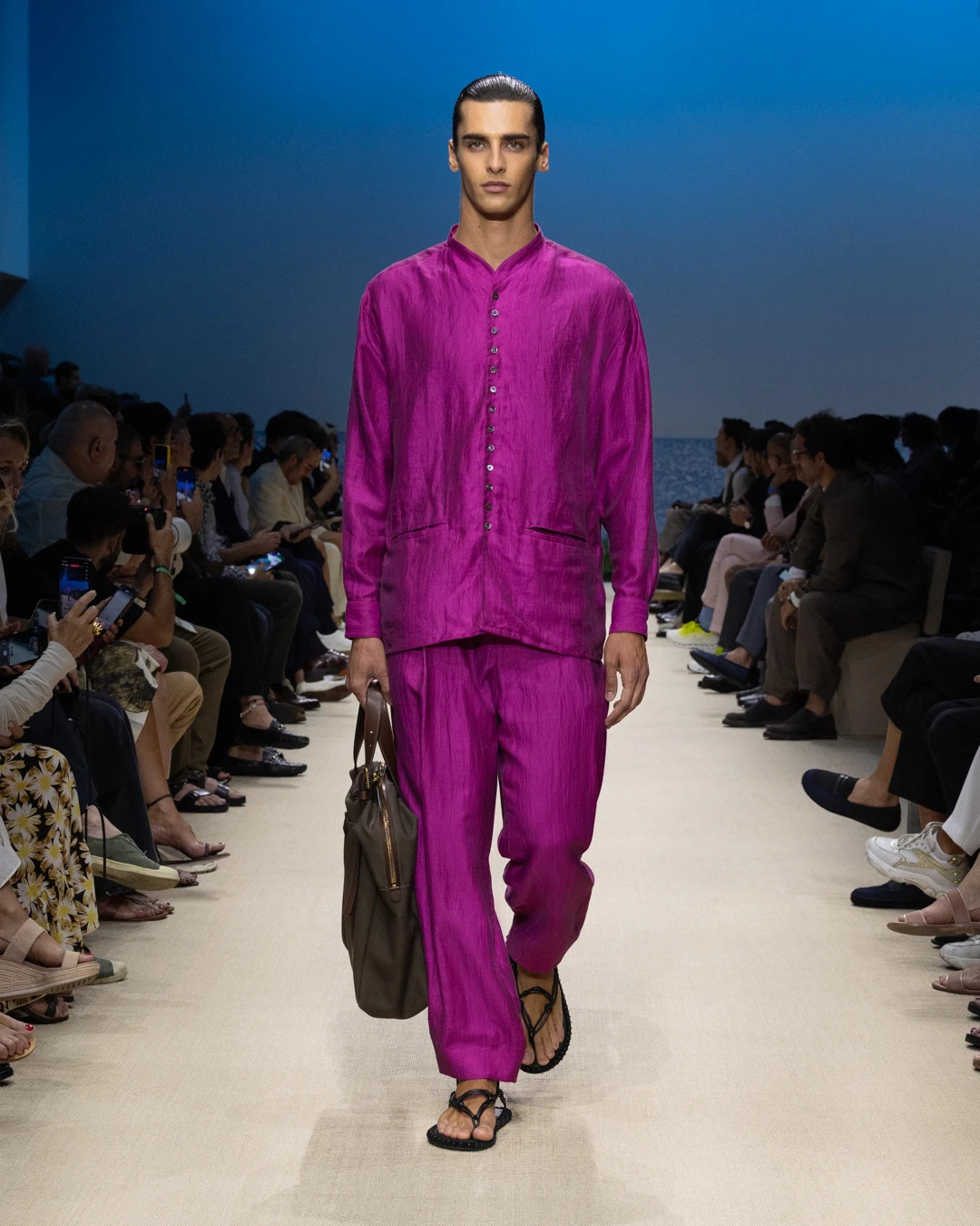 حذاء Flip Flop من  Georgio Armani يعد من أبرز صيحات الأحذية لربيع وصيف 2026