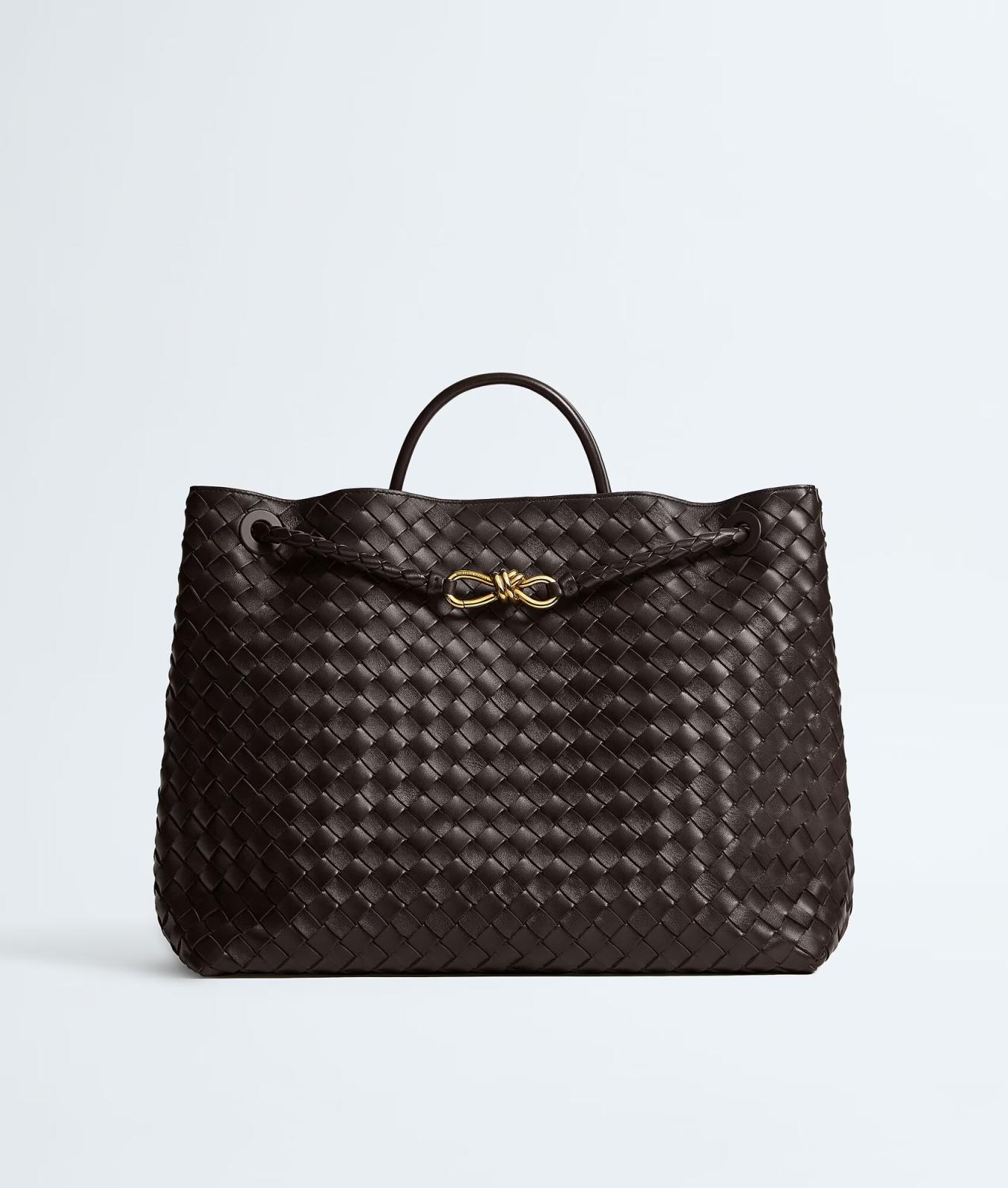 جقيبة مميزة من  Bottega Veneta ارتداها نواه 