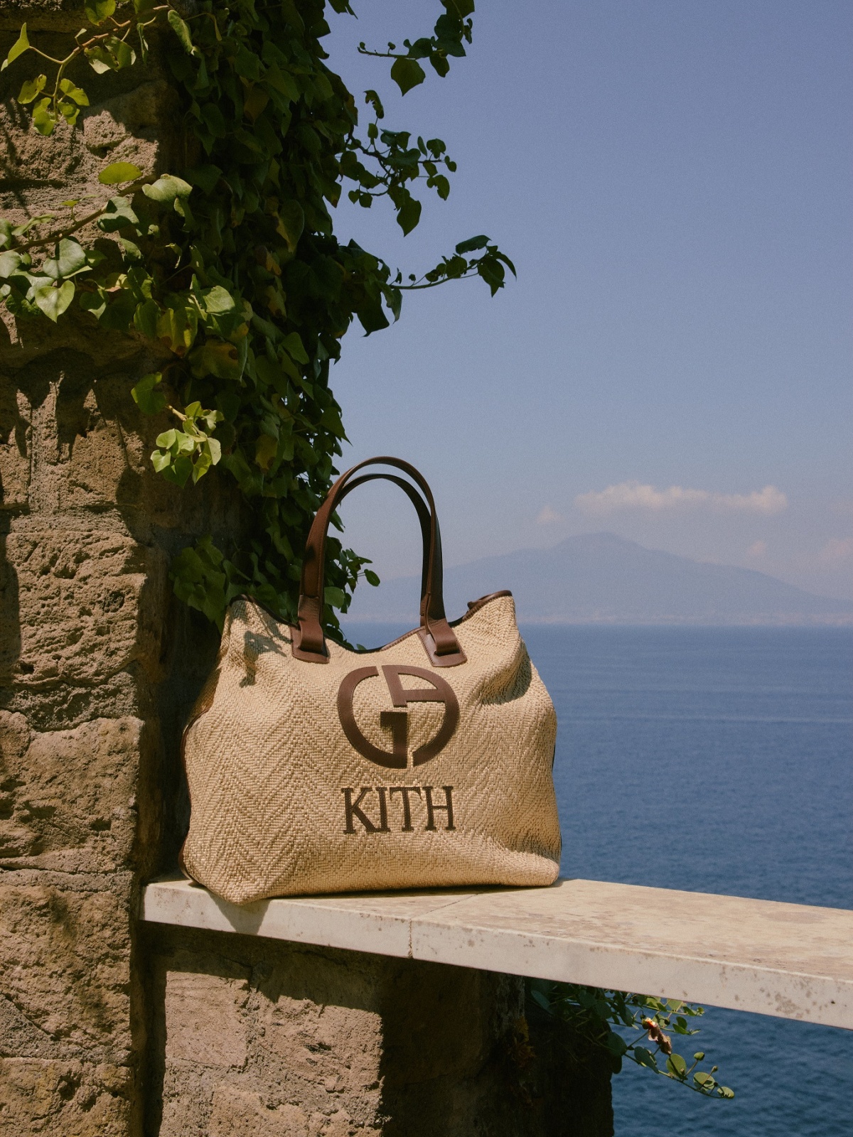 حقيبة مميزة من القماش بشعار مزود لـGiorgio Armani و Kith