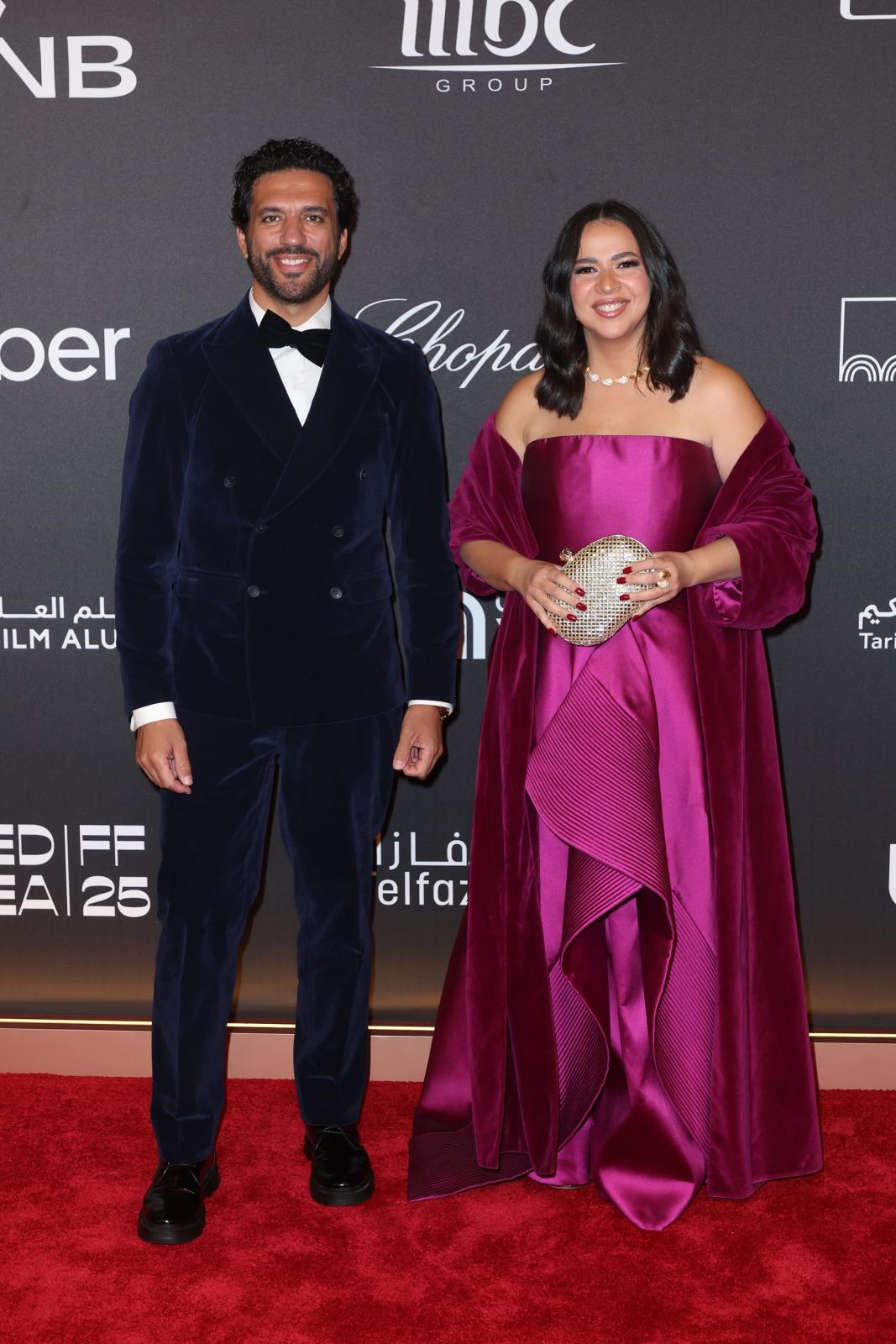 إيمي سمير غانم تعود بعد غياب بصحبة حسن الرداد 