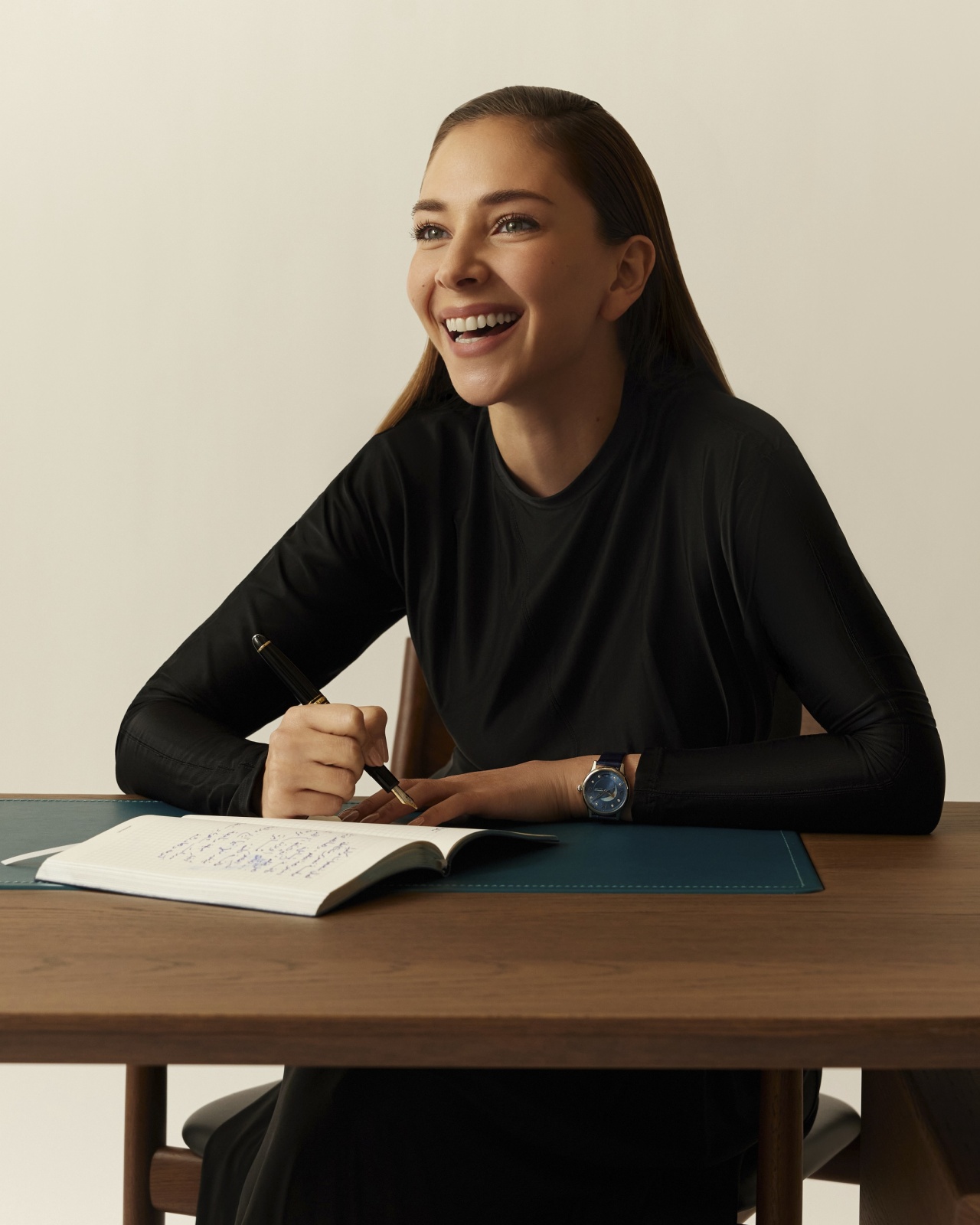 جاء اختيار فاطمة البنوي سفيرة لـMontblanc بسبب تفانيها وحرفيتها التي تتلاقى مع قيم العلامة التجارية