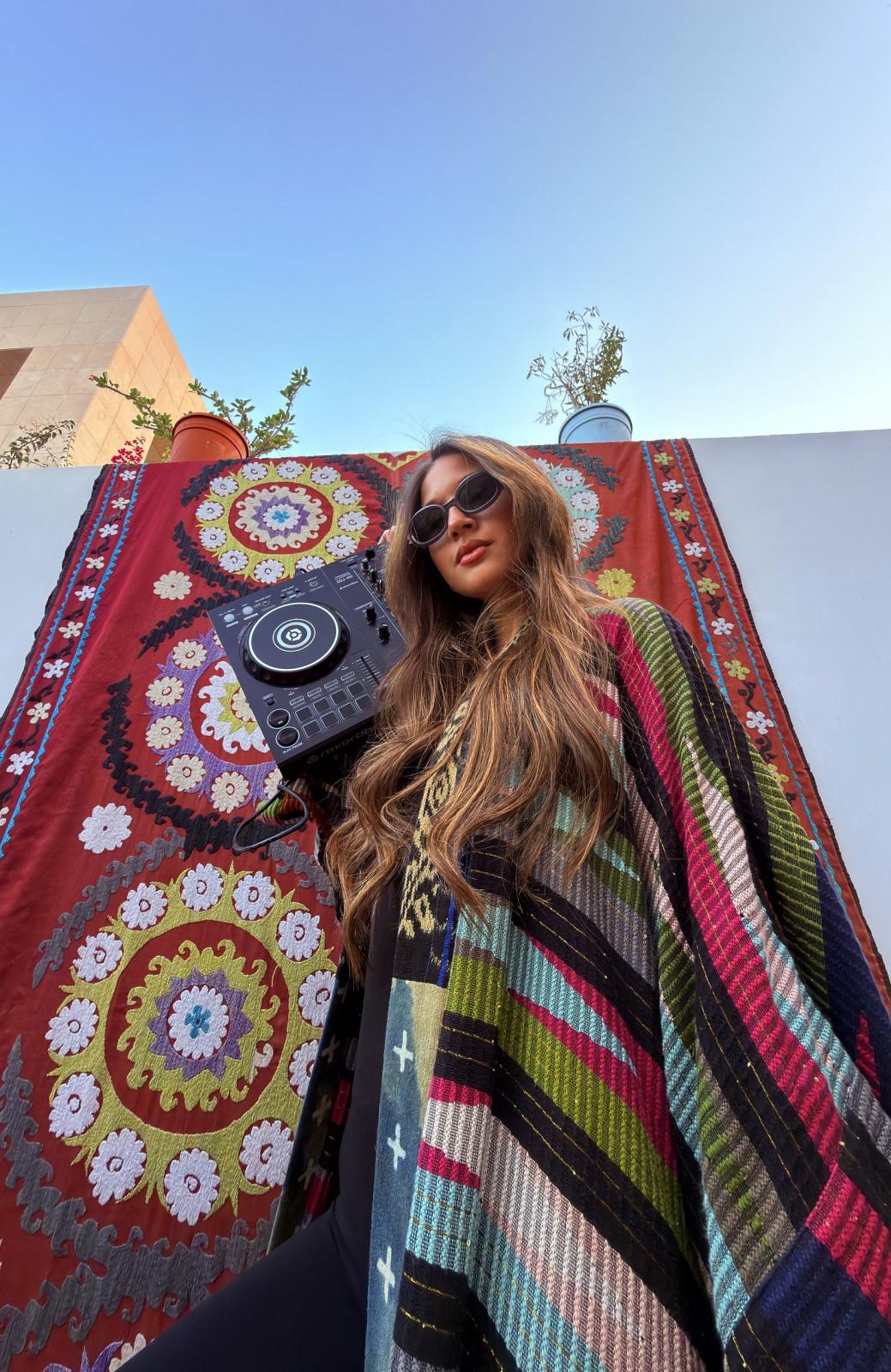 ألوان ساطعة في صور لنساء سعوديات تم التقاطها بواسطة نساء أخريات