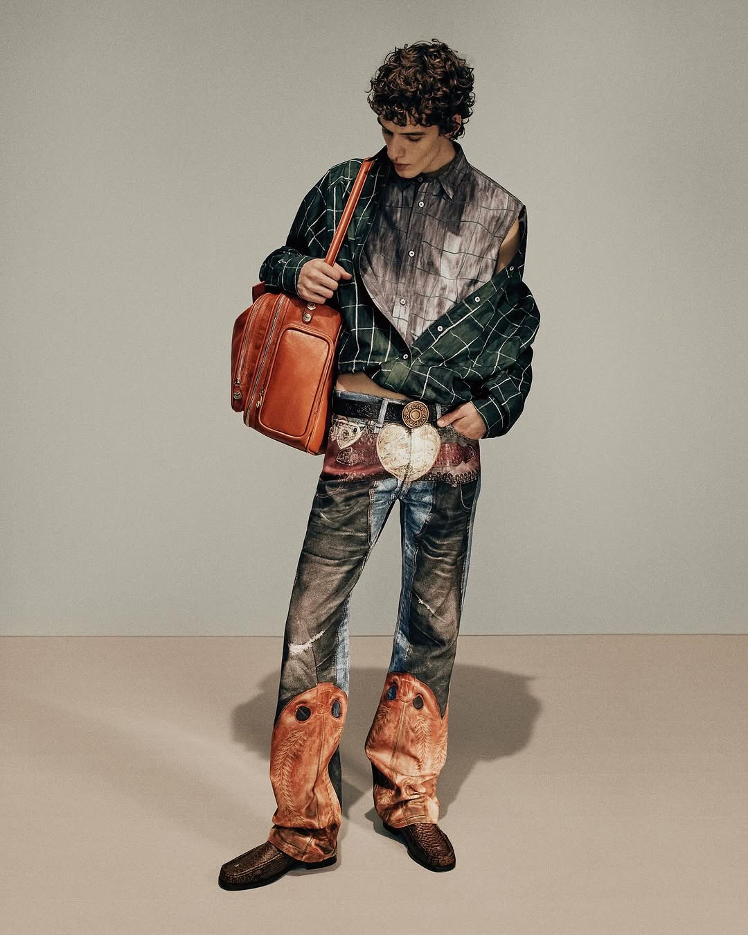 سروال بألوان مميزة