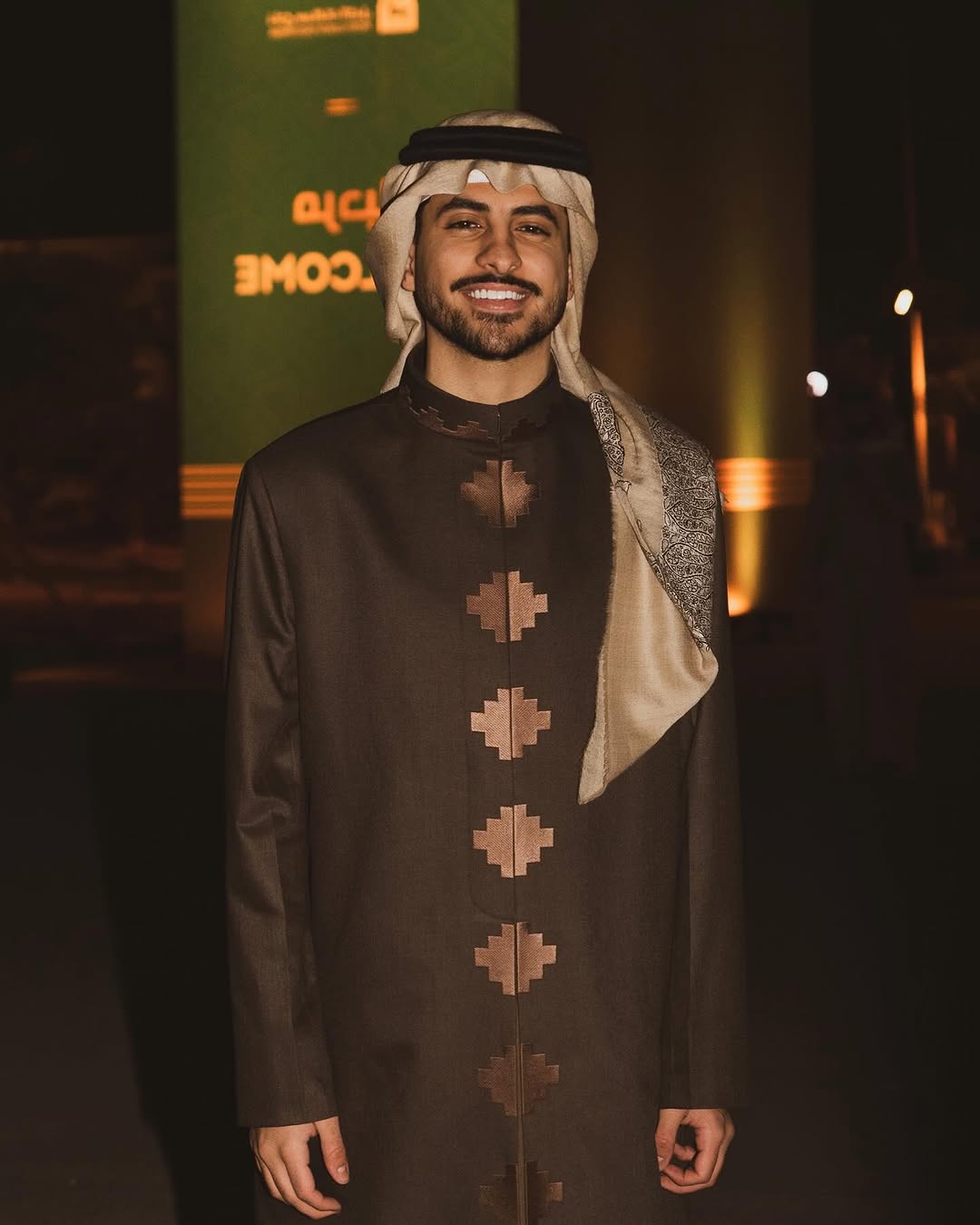 فيصل بن خالد بإطلالة أنيقة تراثية