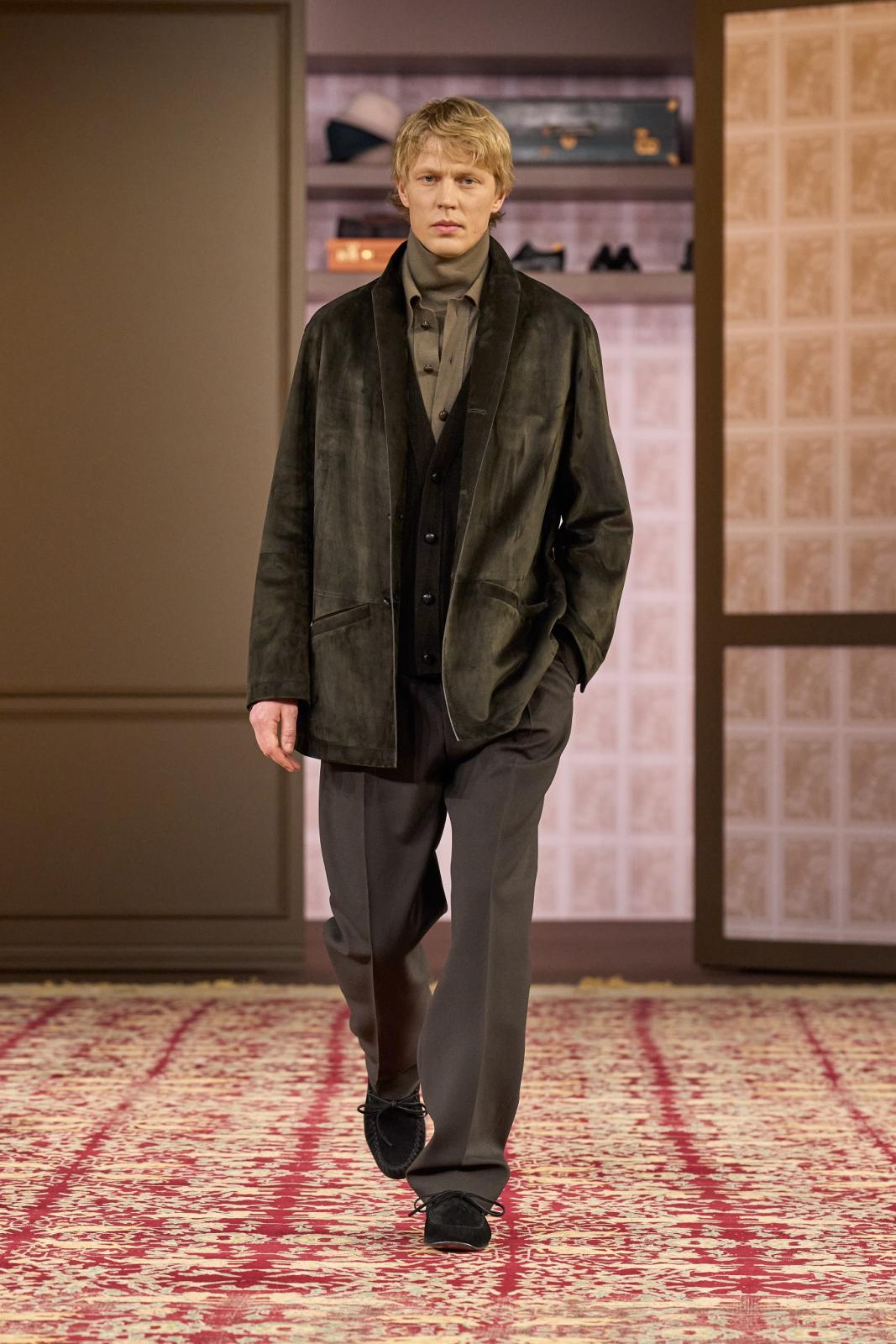 تنسيق مميز لدرجات اللون الواحد مع اختلاف الخامات