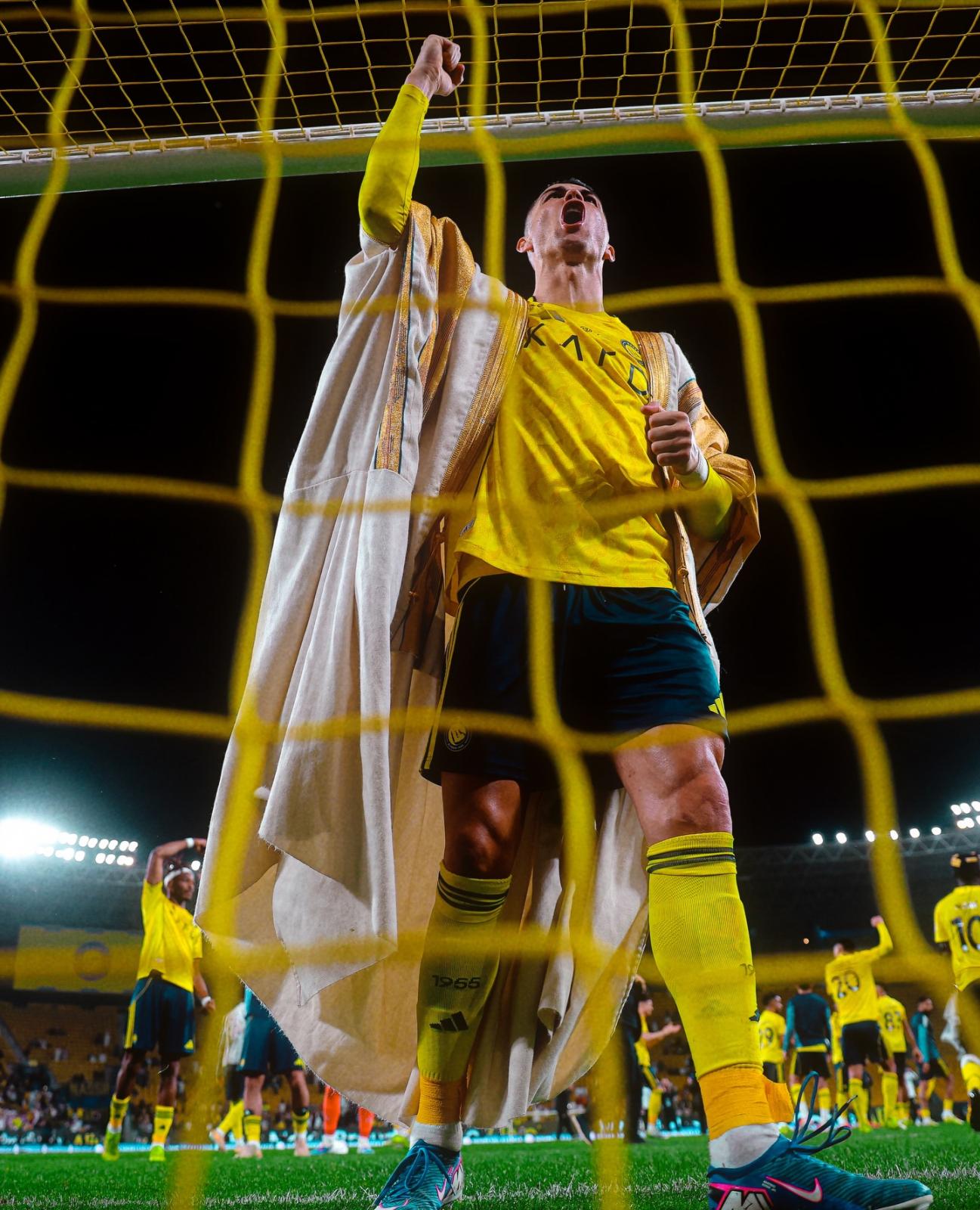 كريستيانو رونالدو يحتفل بفوزه وبيوم التأسيس