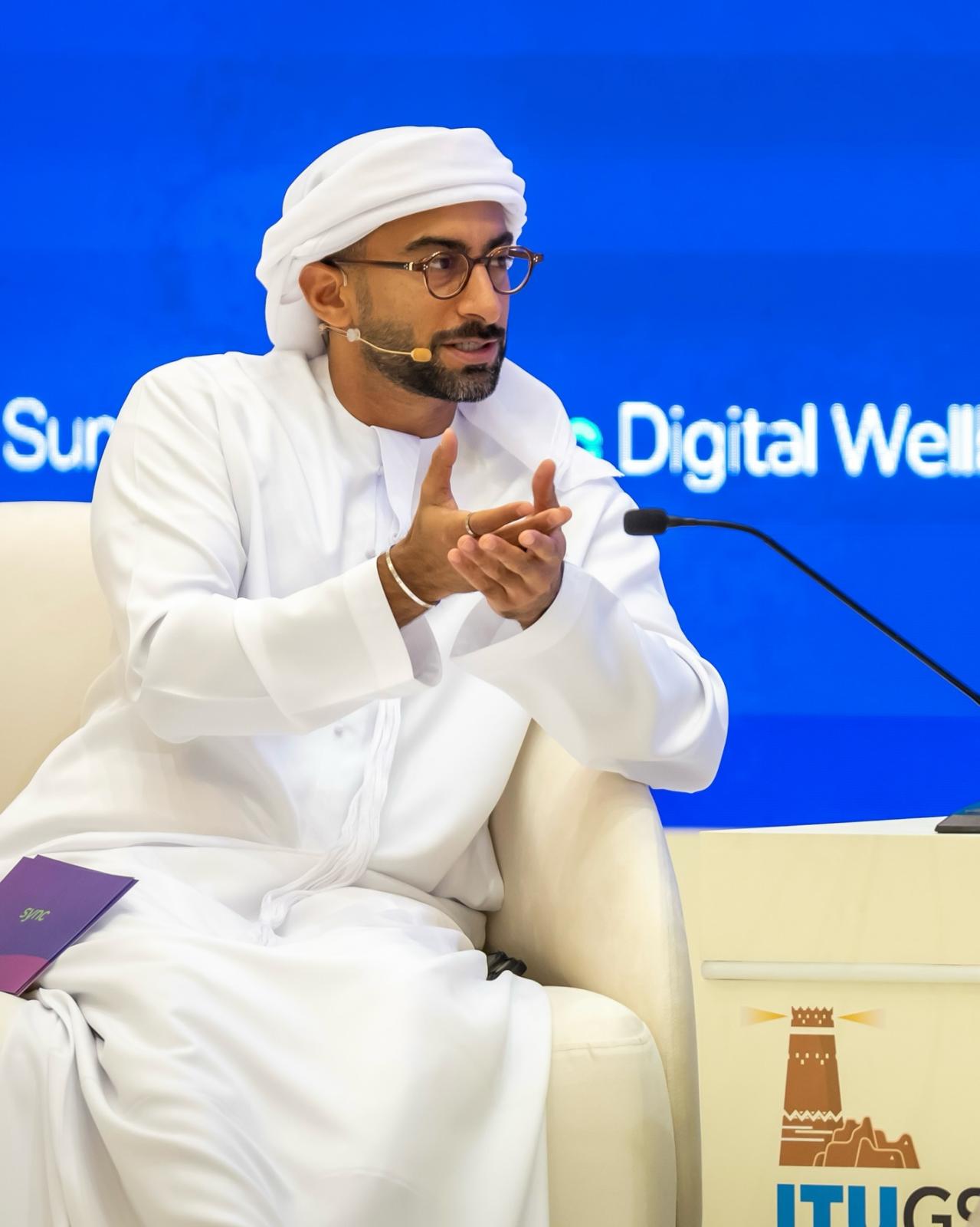 أنس بوخش في إحدى المنتديات في الرياض