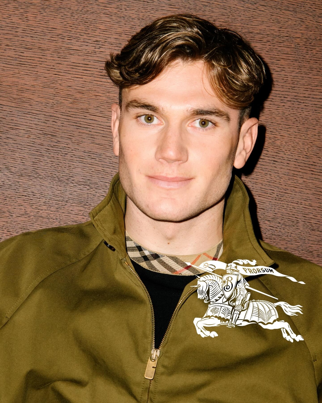 جاك درابر هو سفير دار أزياء Burberry