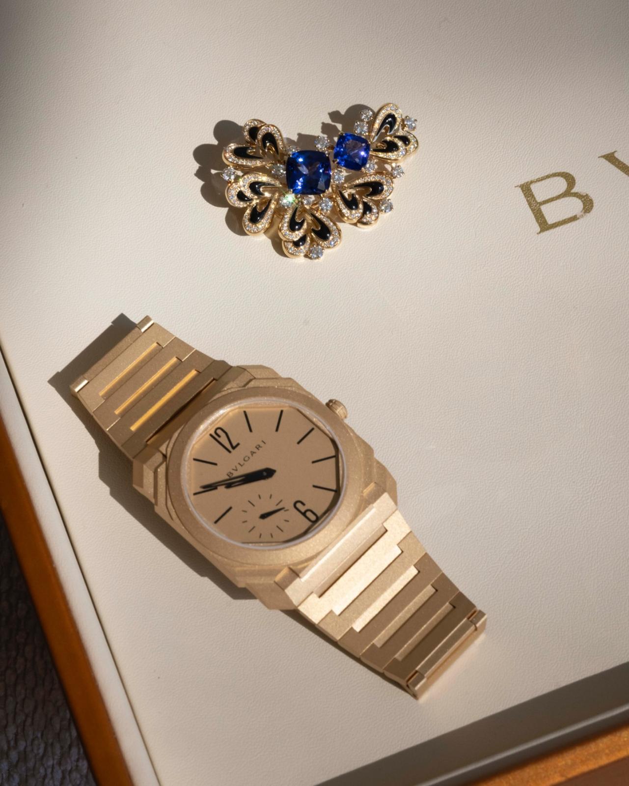 ساعة Octo Finissimo ودبوس أوسكار إيزاك