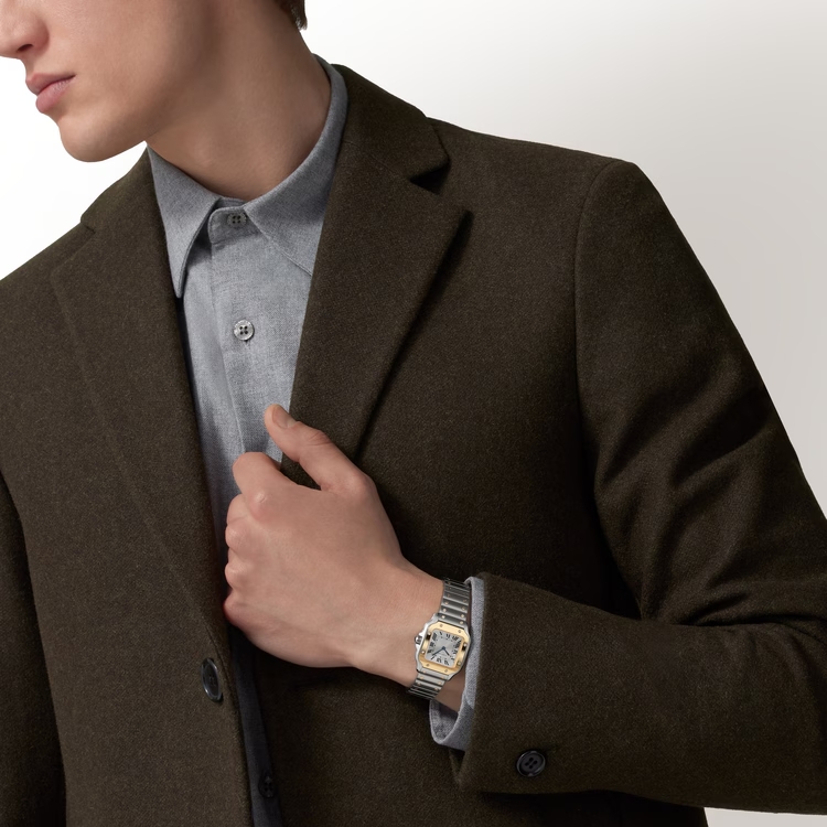 ساعة أنيقة باللونين الفضي والذهبي تليق بالاستخدام اليومي والمناسبات