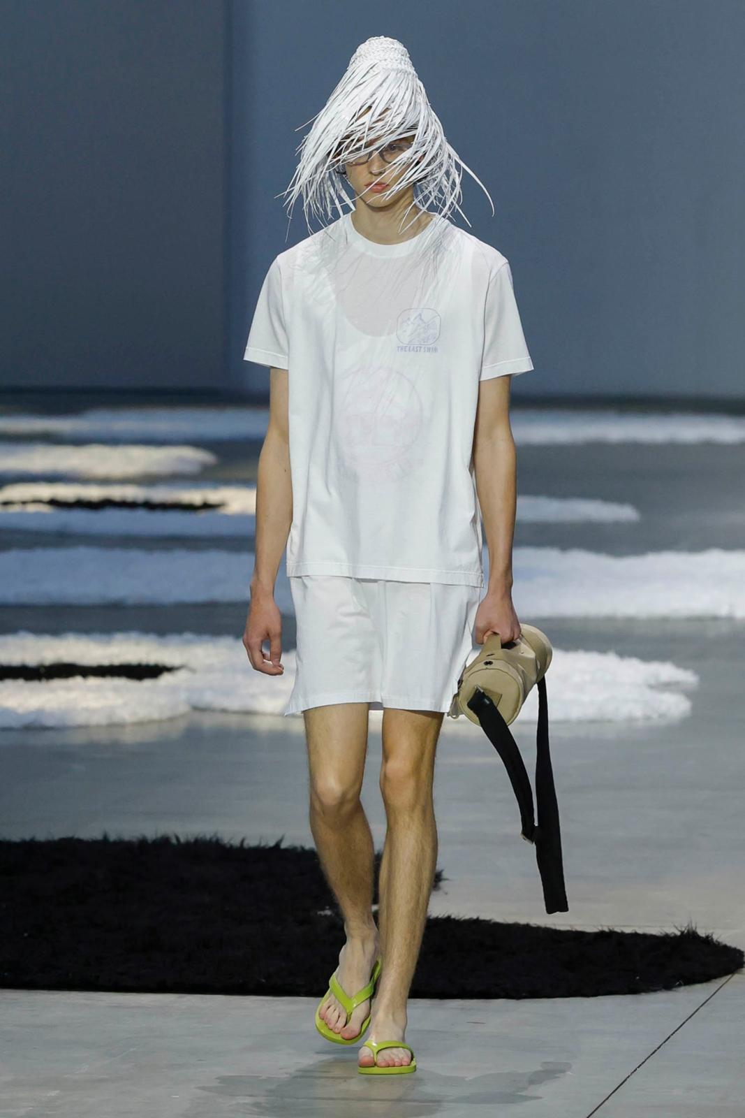 قبعة الرافيا من Prada بتصميم مختلف يناسب حيوية الصيف