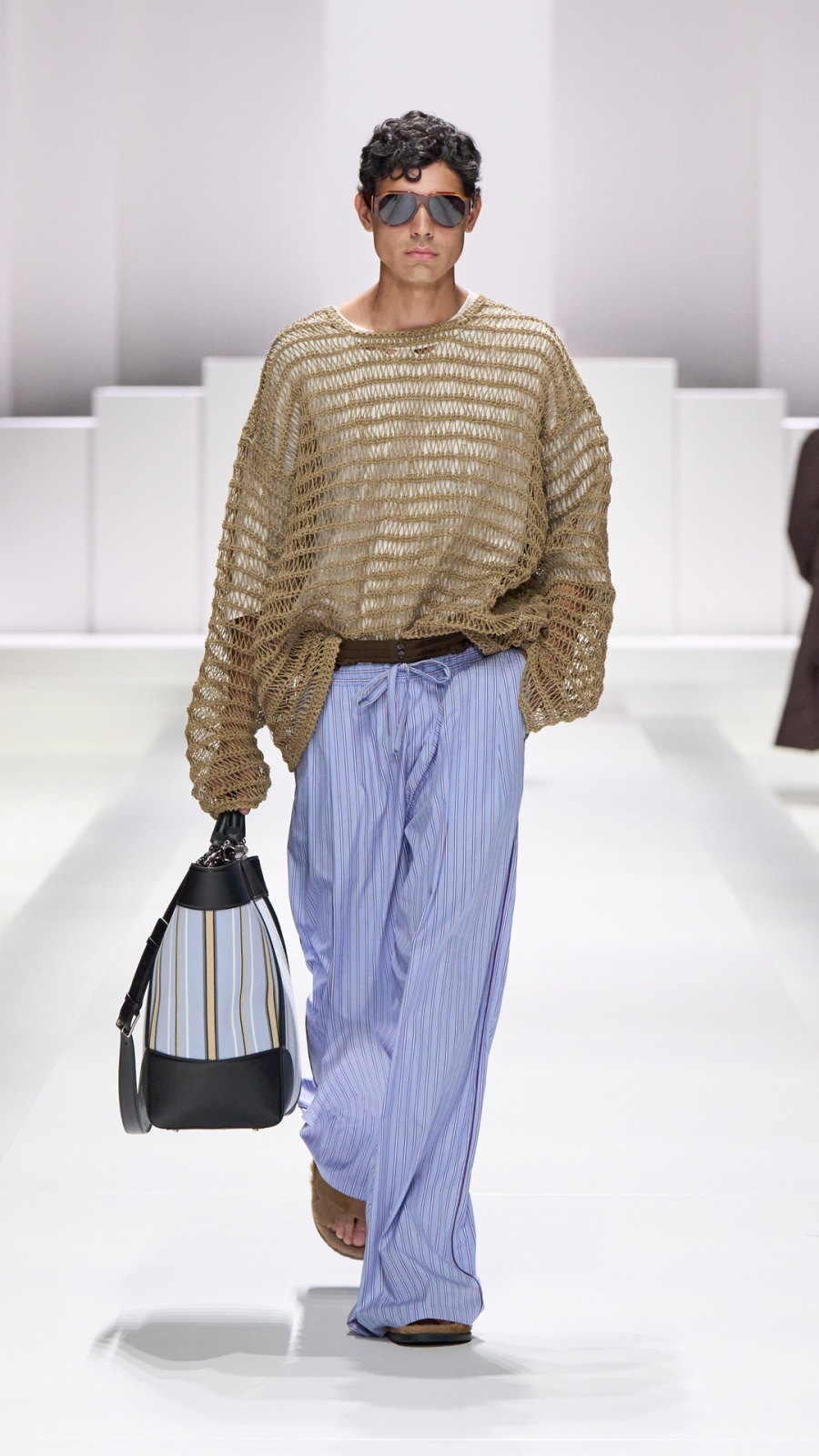 سروال واسع ومريح بتصميم البيجاما