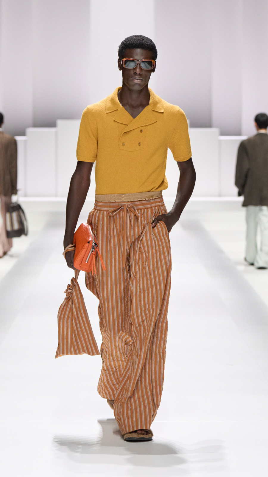 لون مميز مع ملابس كاجوال مريحة للاستمتاع بربيع وصيف 2026