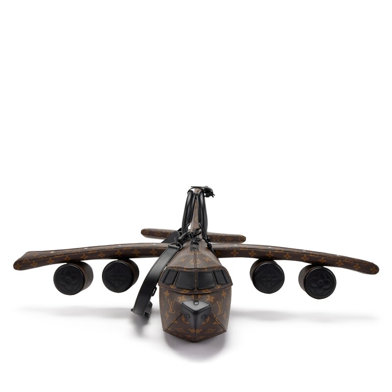 حقيبة على شكل طائرة نادرة بتصميم دقيق