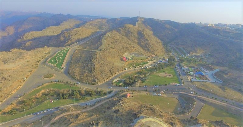 طبيعة الباحة المميزة ذات المناظر الخلابة