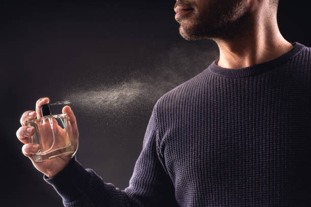 لا تحاول نقل العطر لزجاجة أخرى لأن هذا يفقده الكثير من خواصه 