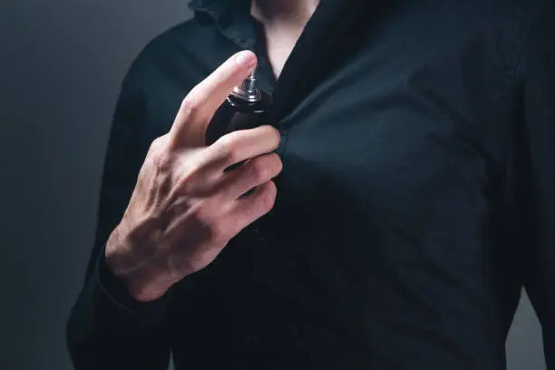 امزج نوتات عطرية مختلفة من أجل الحصول على عطر مميز