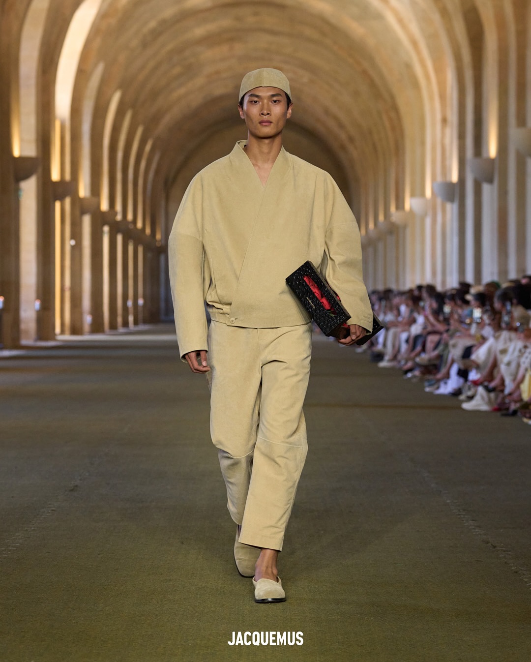 jacquemus_1751219011_3665813225605180616_242323665.jpg