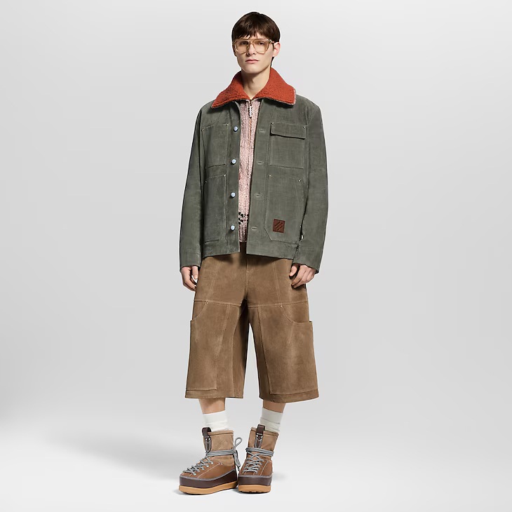  سترة أنيقة وسروال واسع على طريقة أنغلركور