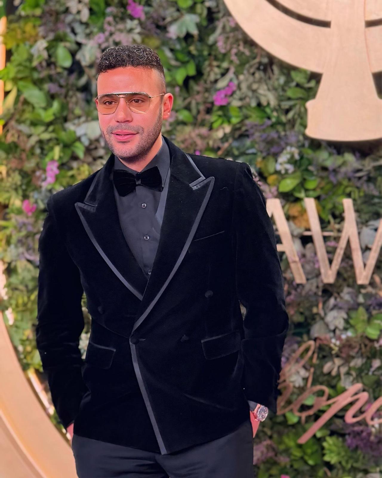 محمد إمام ببدلة مخملية في جوي أووردز 