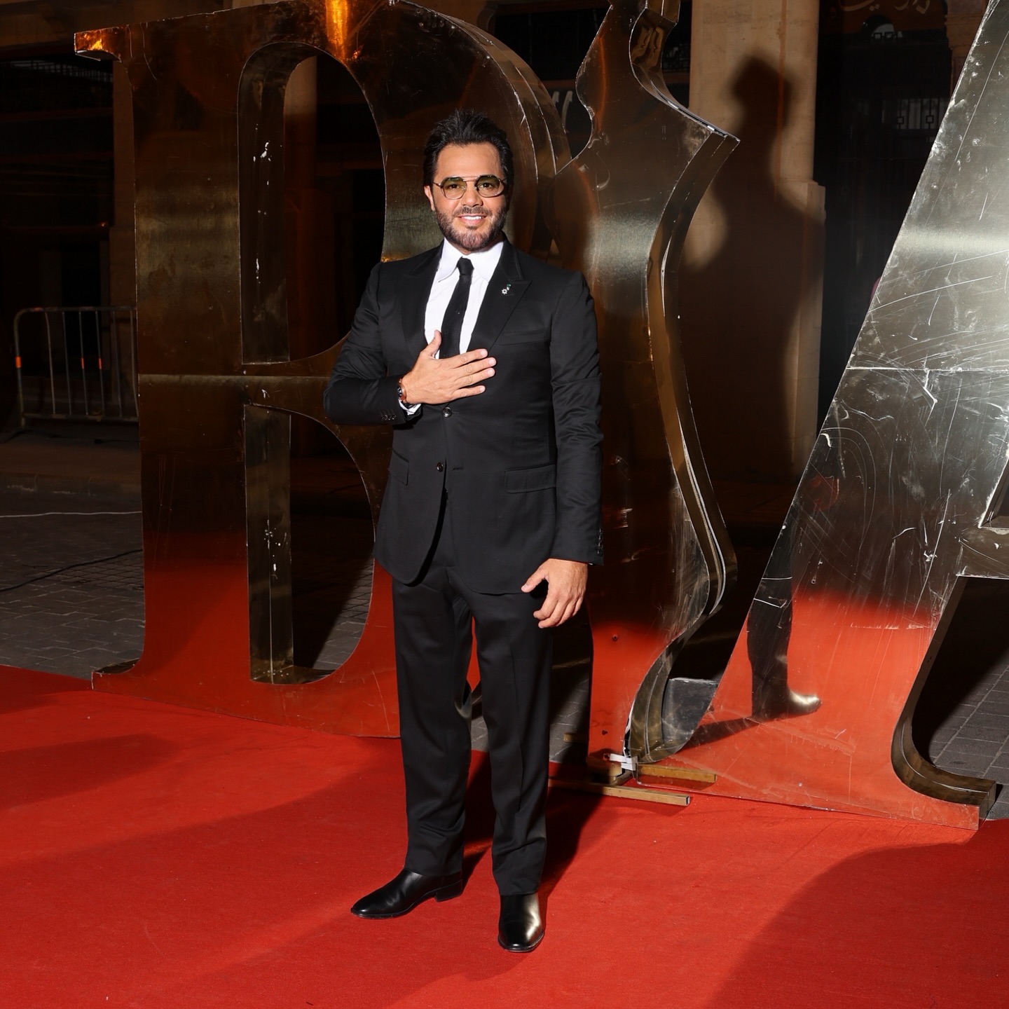 نيشان بإطلالة كلاسيكية خلال حضور مهرجان BIAF