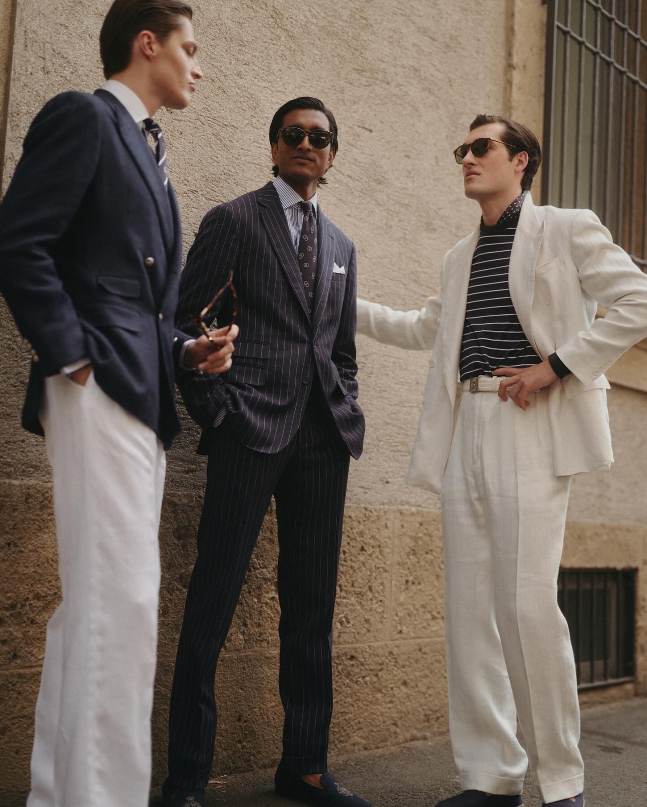 بدل كلاسيكية أنيقة لصيف 2025