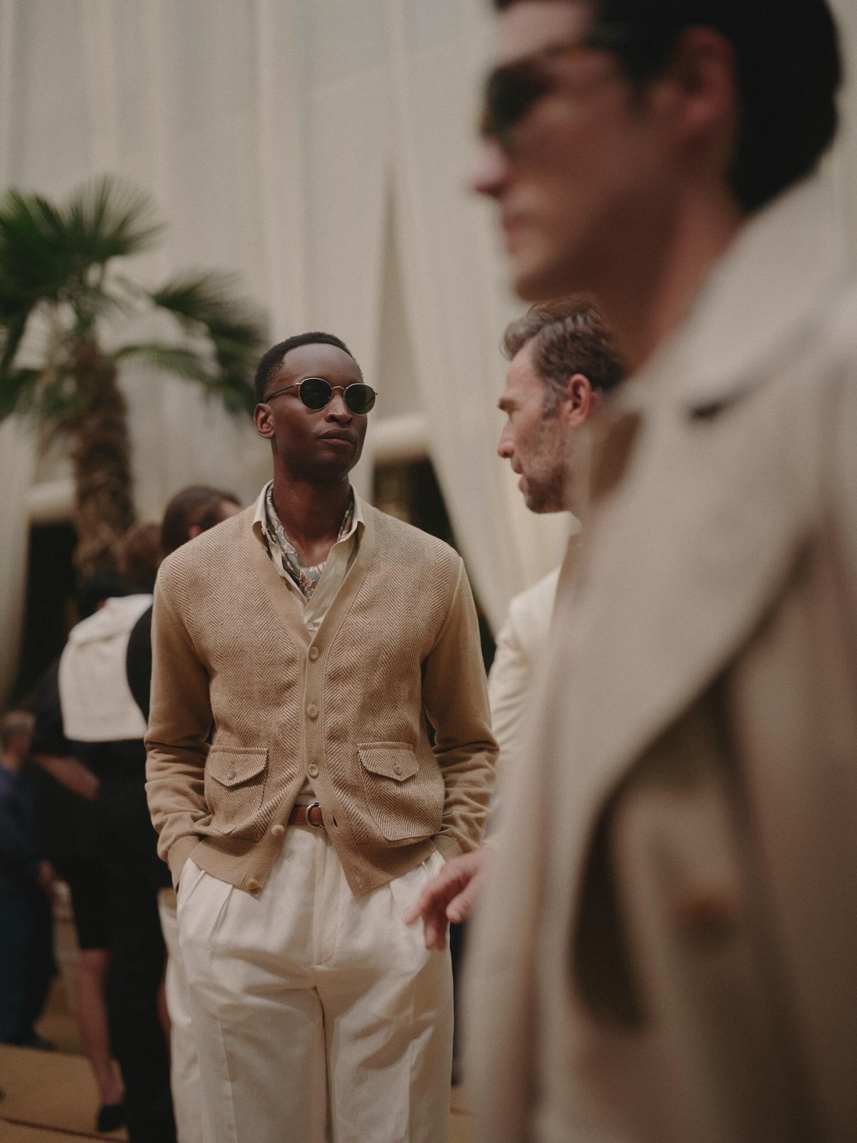 الألوان الحيادية متواجدة في صيف 2025 بقوة