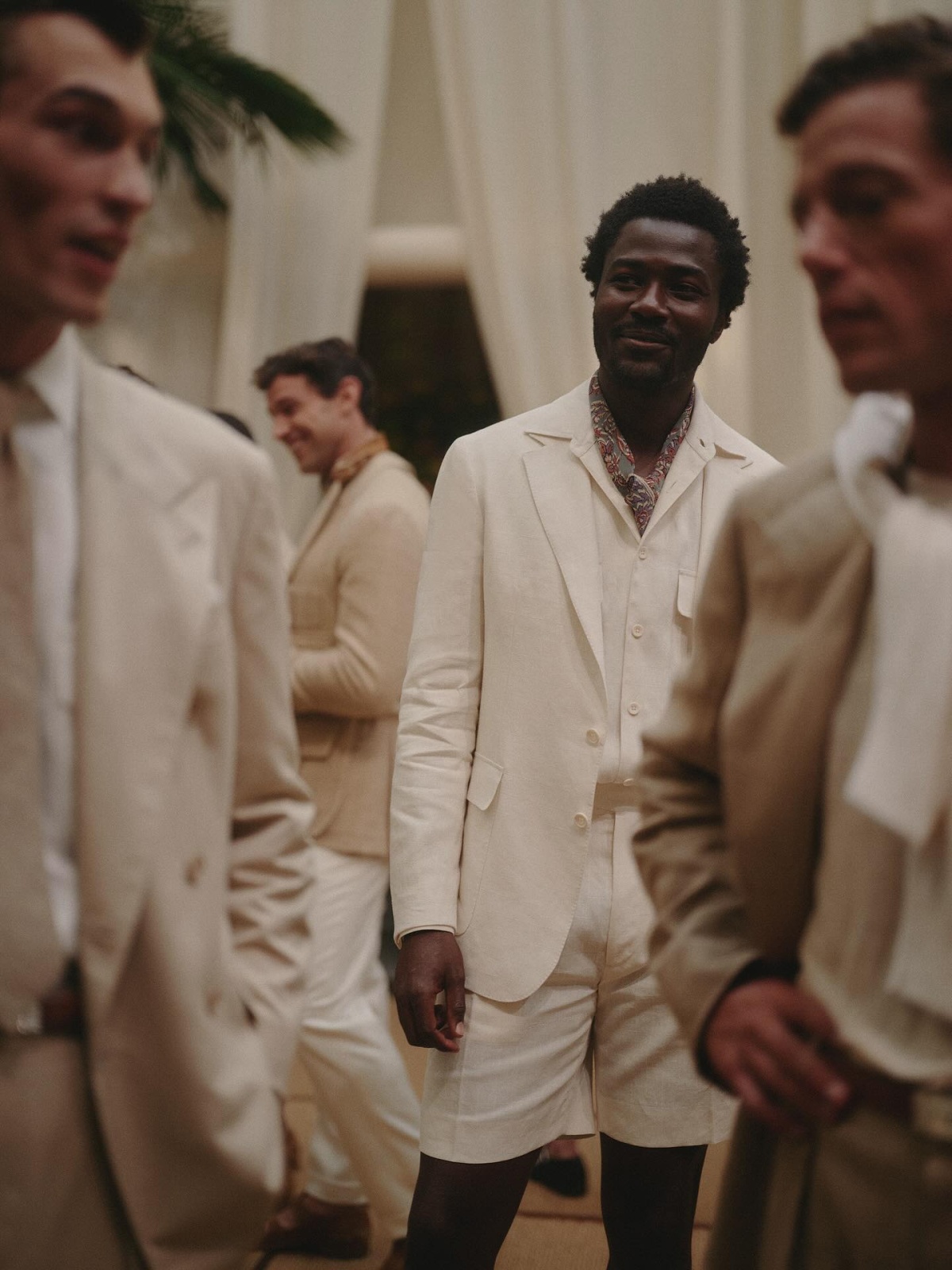 بدلة بيضاء شورت أنيقة لصيف 2026