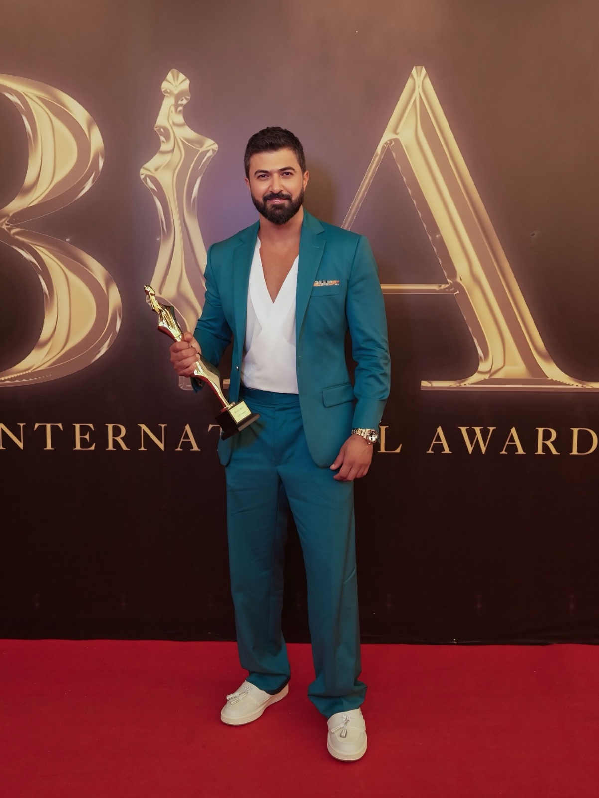 سيف نبيل ببدلة بلون مميز في حفل BIAF