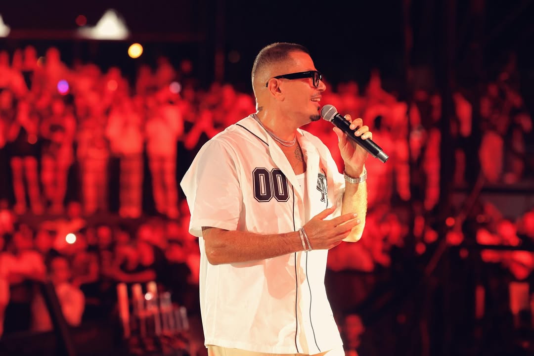 عمرو دياب في حفله بالساحل الشمالي