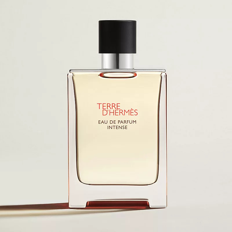 عطر Terre d'Hermès eau de parfum intenso يعد مزيجا من البرغموت والخشب وحجر اللافا