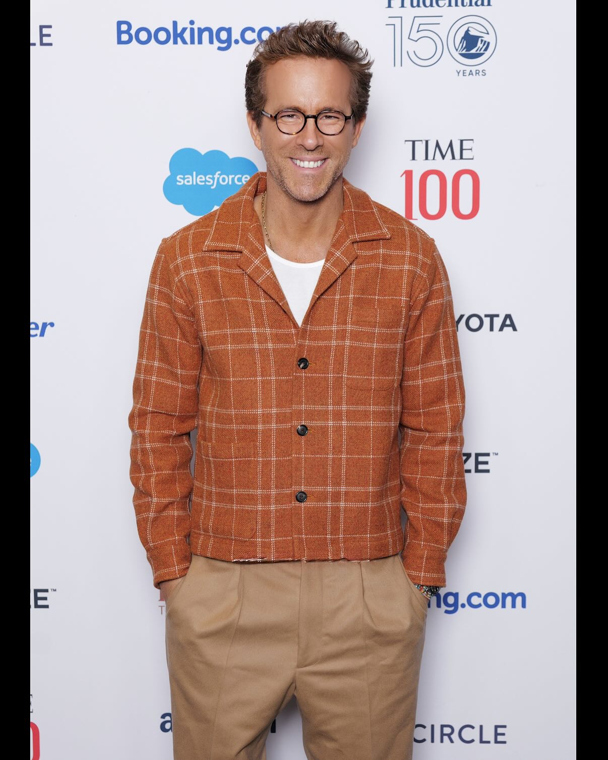 سترات مميزة يختارها ريان رينولدز