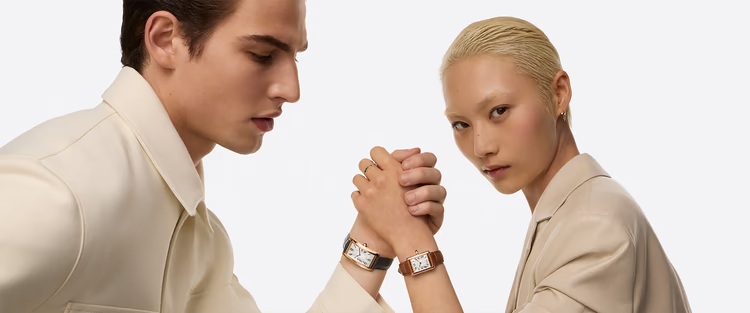 ساعة بتصميم مستطيل للمينا من مجموعة Tank