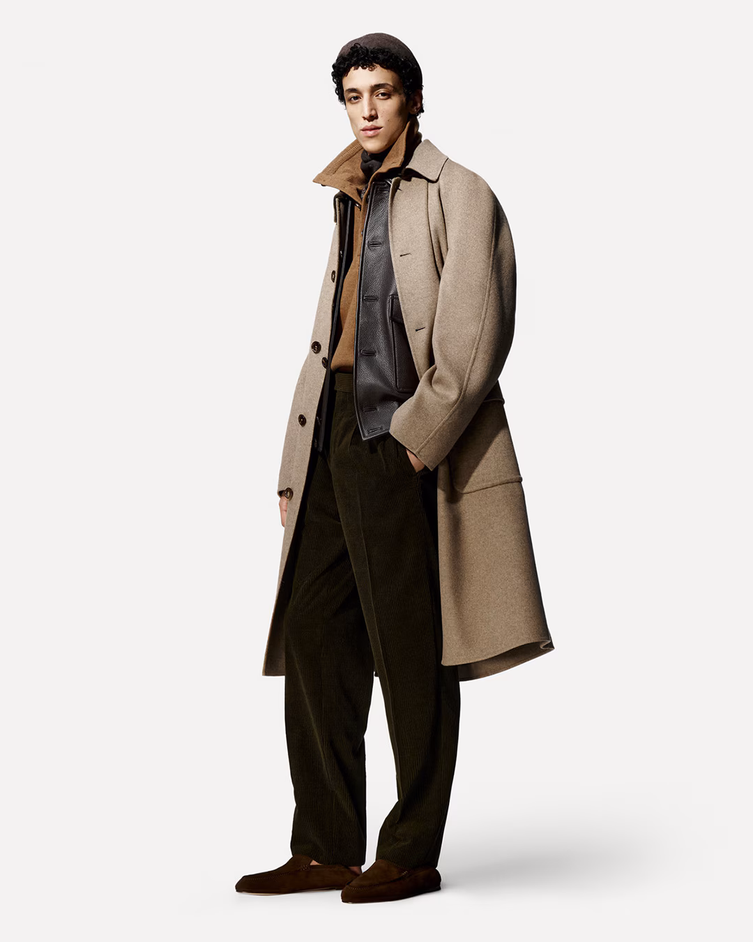 إطلالة رجالية من لورو بيانا 