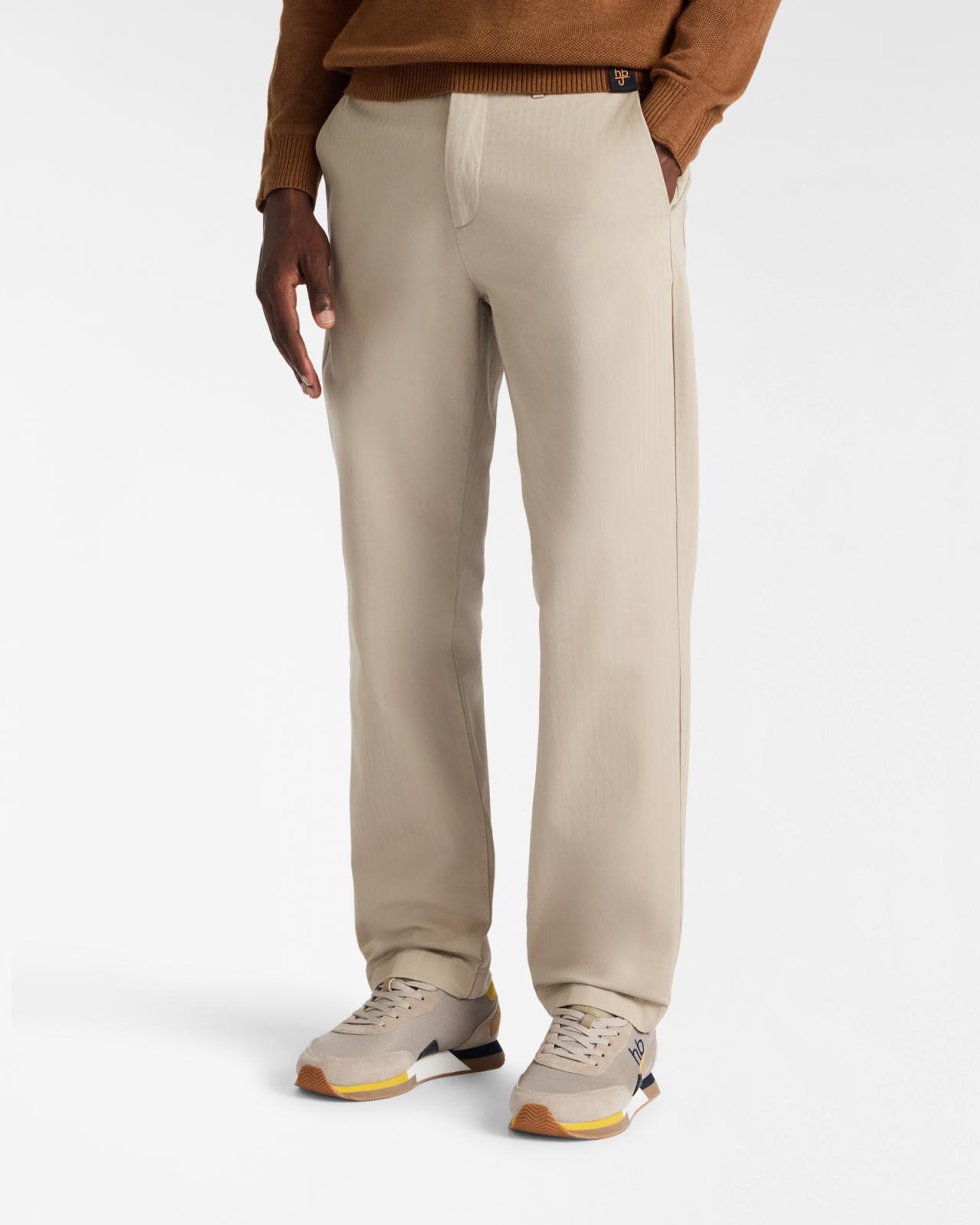 سروال Carrot Fit Cargo Pants with Patch Pockets من Harmont & Blaine