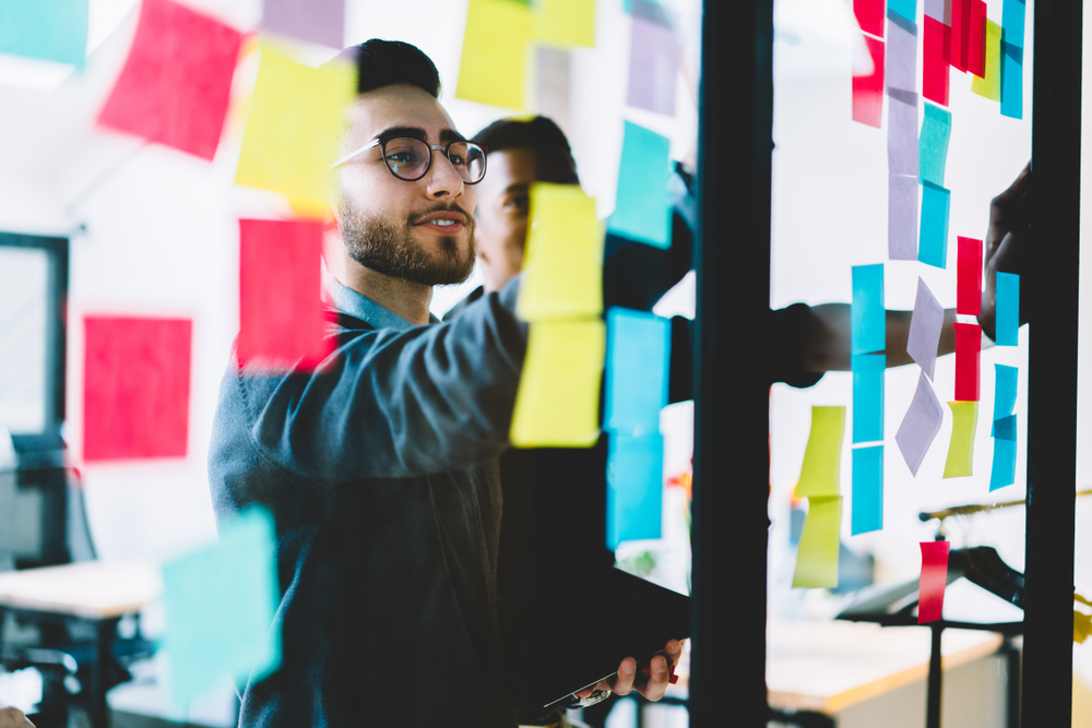 فوائد الصداقة الصامته بين الرجال 