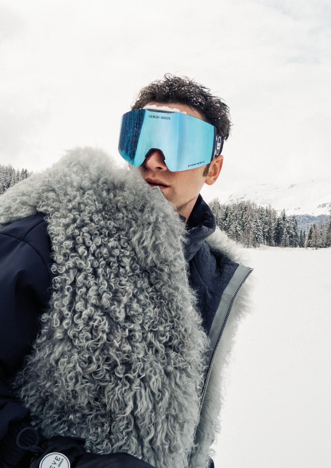 نظارات مناسبة لحماية العينين أثناء التزلّج.