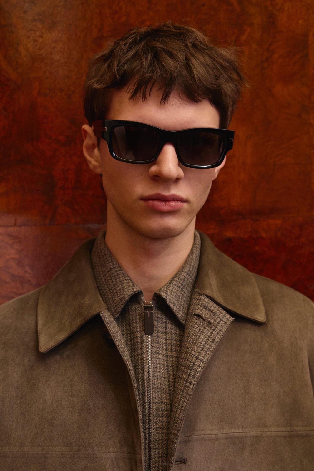 نظّارات تليق بأناقة الرجل العمليّ.