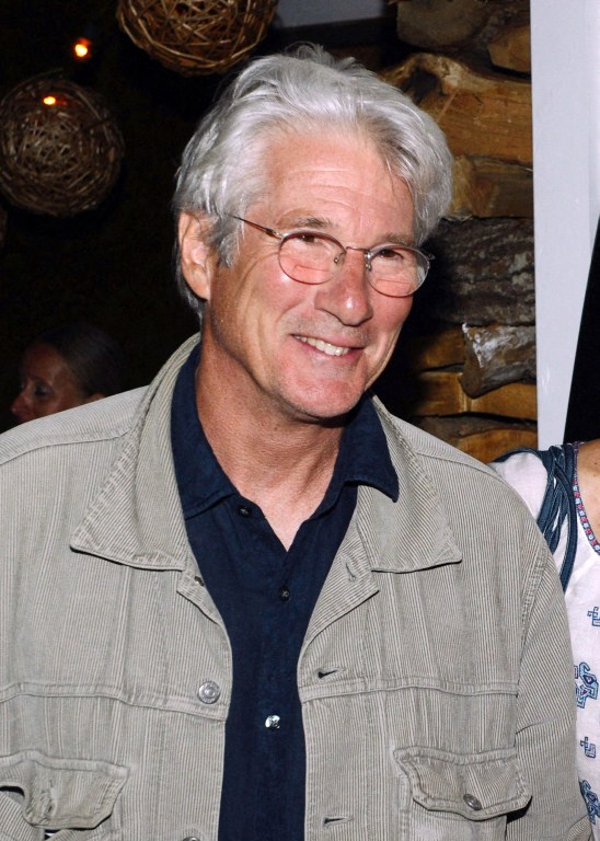 أناقة الرماديّ مع Richard Gere.