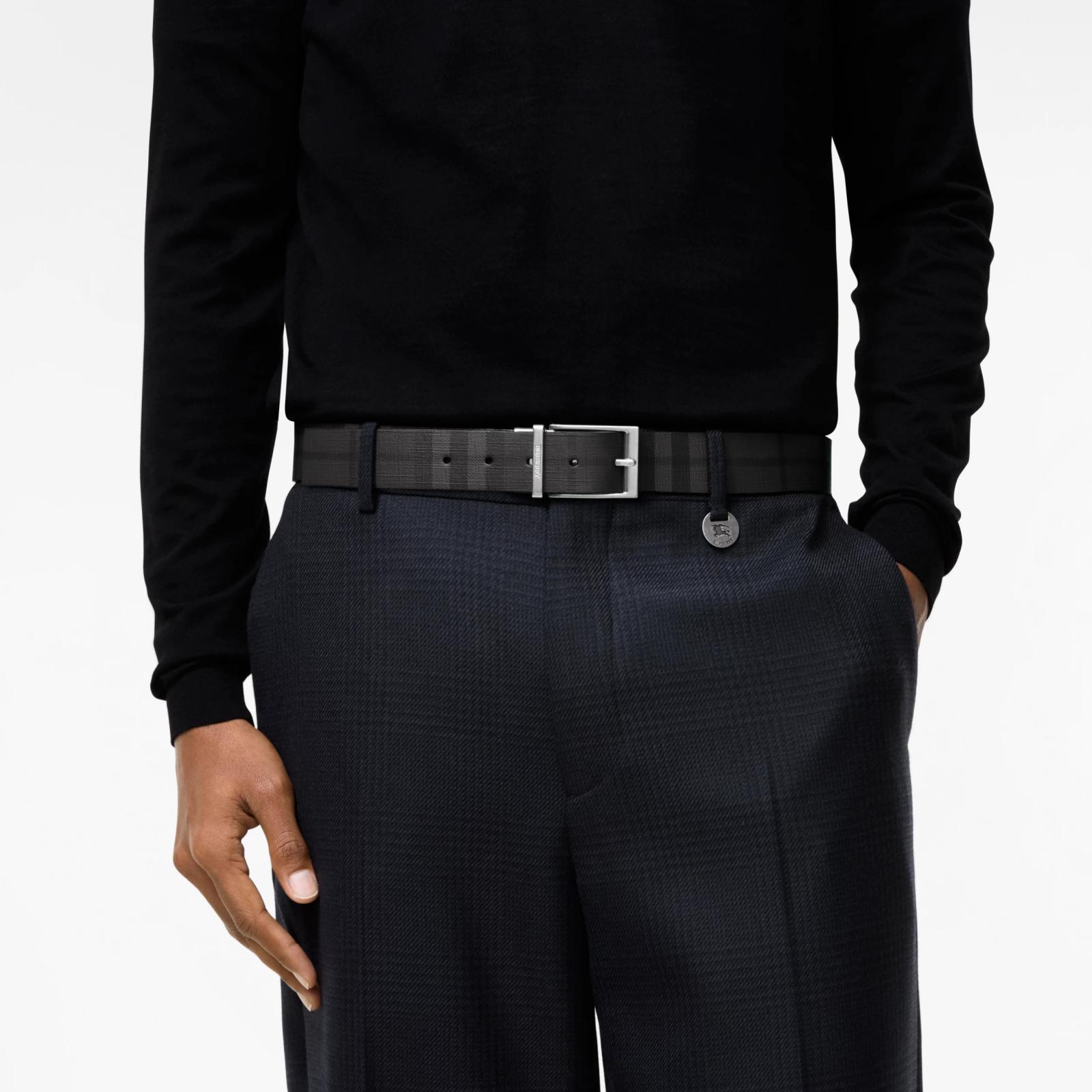 الحزام بأسلوب Burberry.
