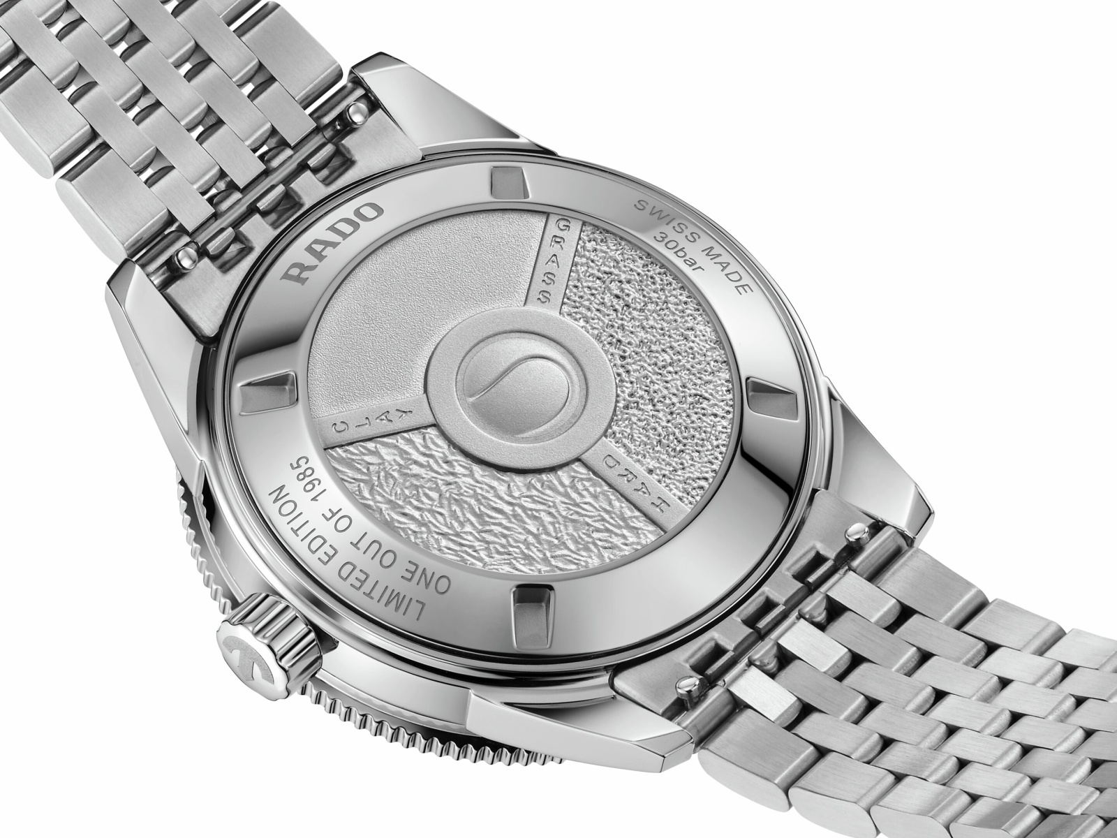 الخصوصيّة المطلقة.