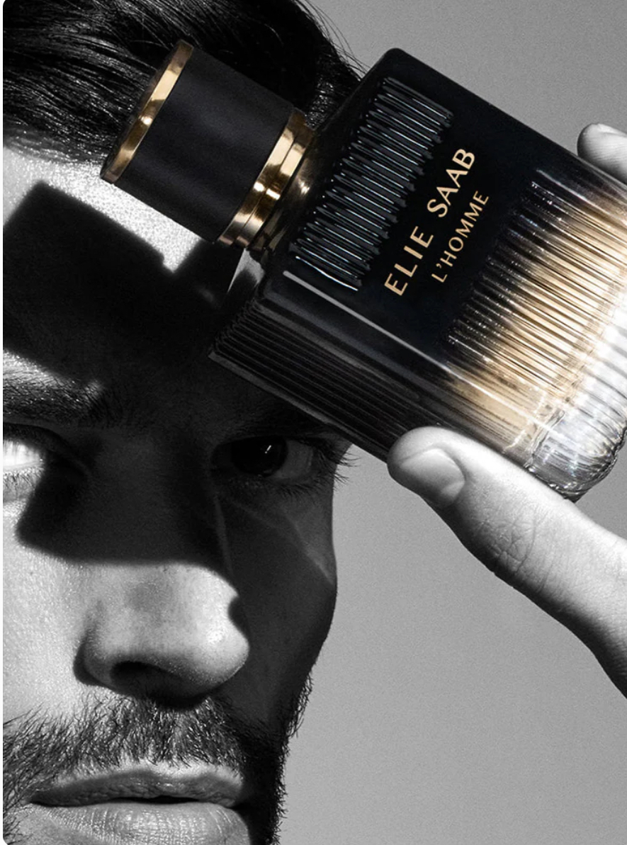 خطوط زجاجية نقية تعكس رجولة هادئة، حيث يصبح التصميم امتداداً للأناقة المعمارية