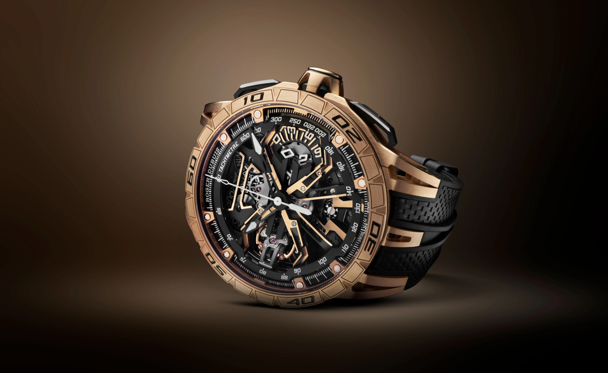 ساعة Excalibur Spider بهيكل مكشوف وسِمة ميكانيكية جريئة تعبّر عن روح الأداء والمحركات