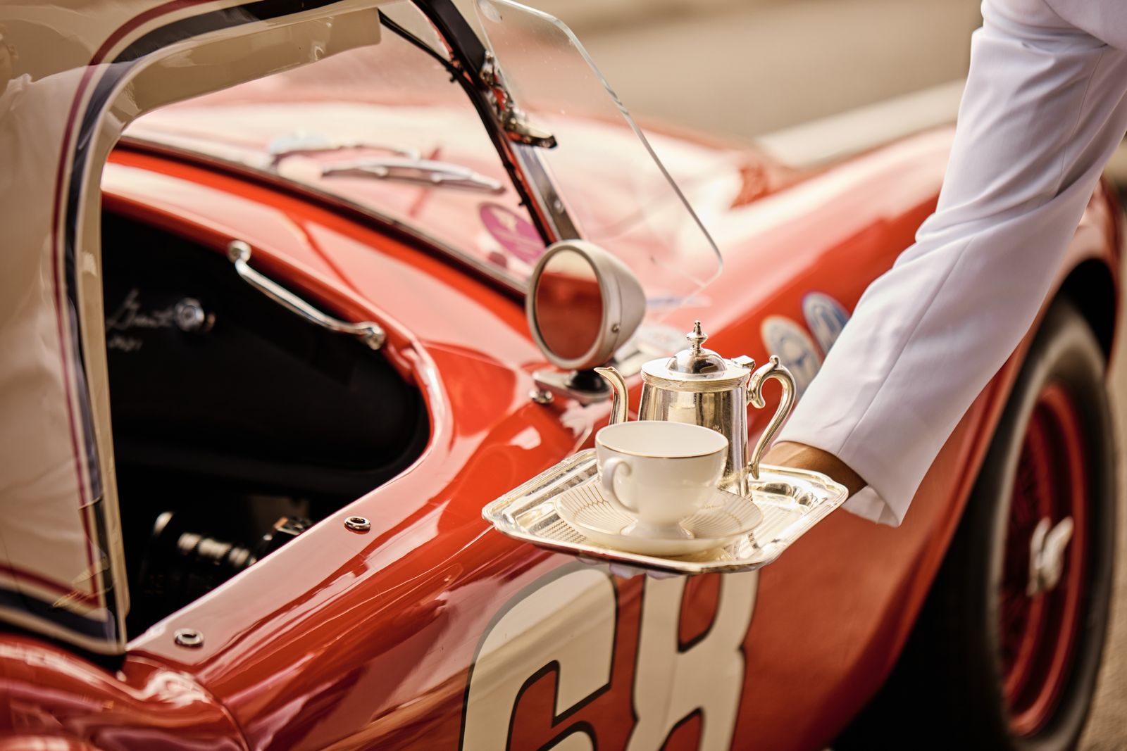 إرث السيارات البريطانيّة يلتقي بالفخامة: ذا بيننسولا لندن يشارك في مهرجان جودوود ريفايفل 2025