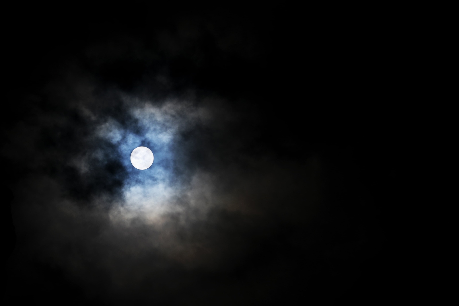 الأعوام 2025 و2026 و2027 ستشهد سلسلة من الكسوفات الشمسية