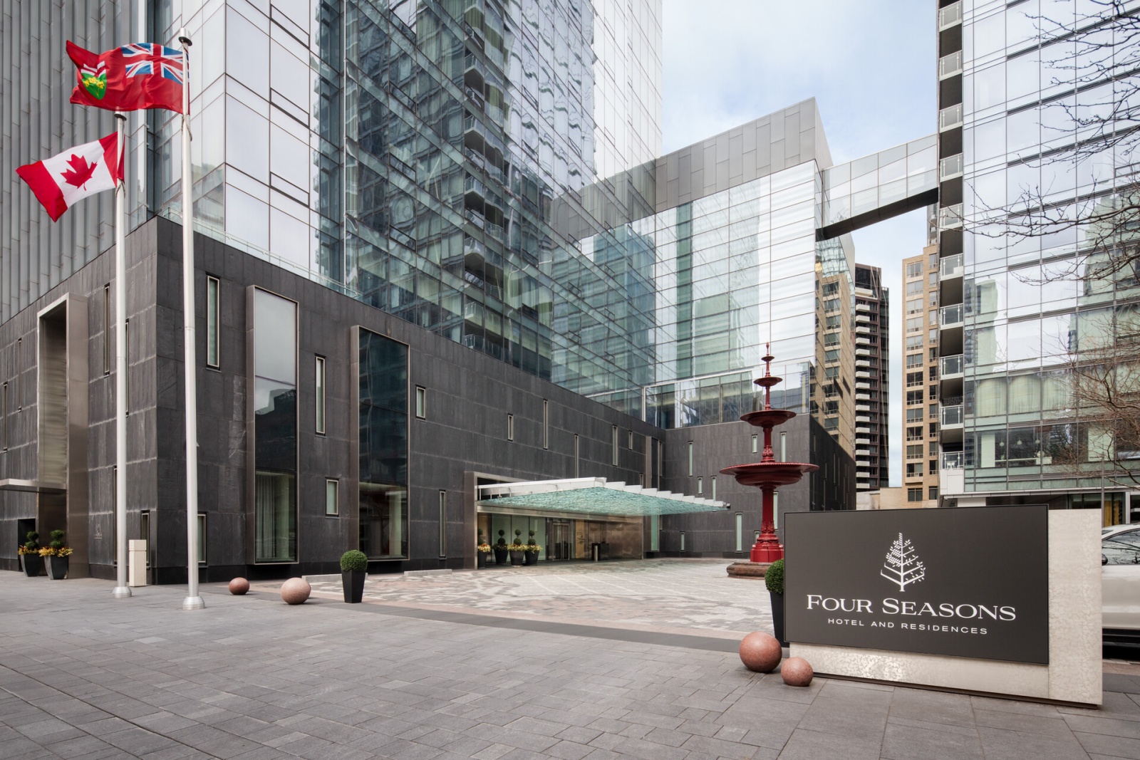 أعلن فندق فورسيزونز تورونتو- Four Seasons Hotel Toronto
