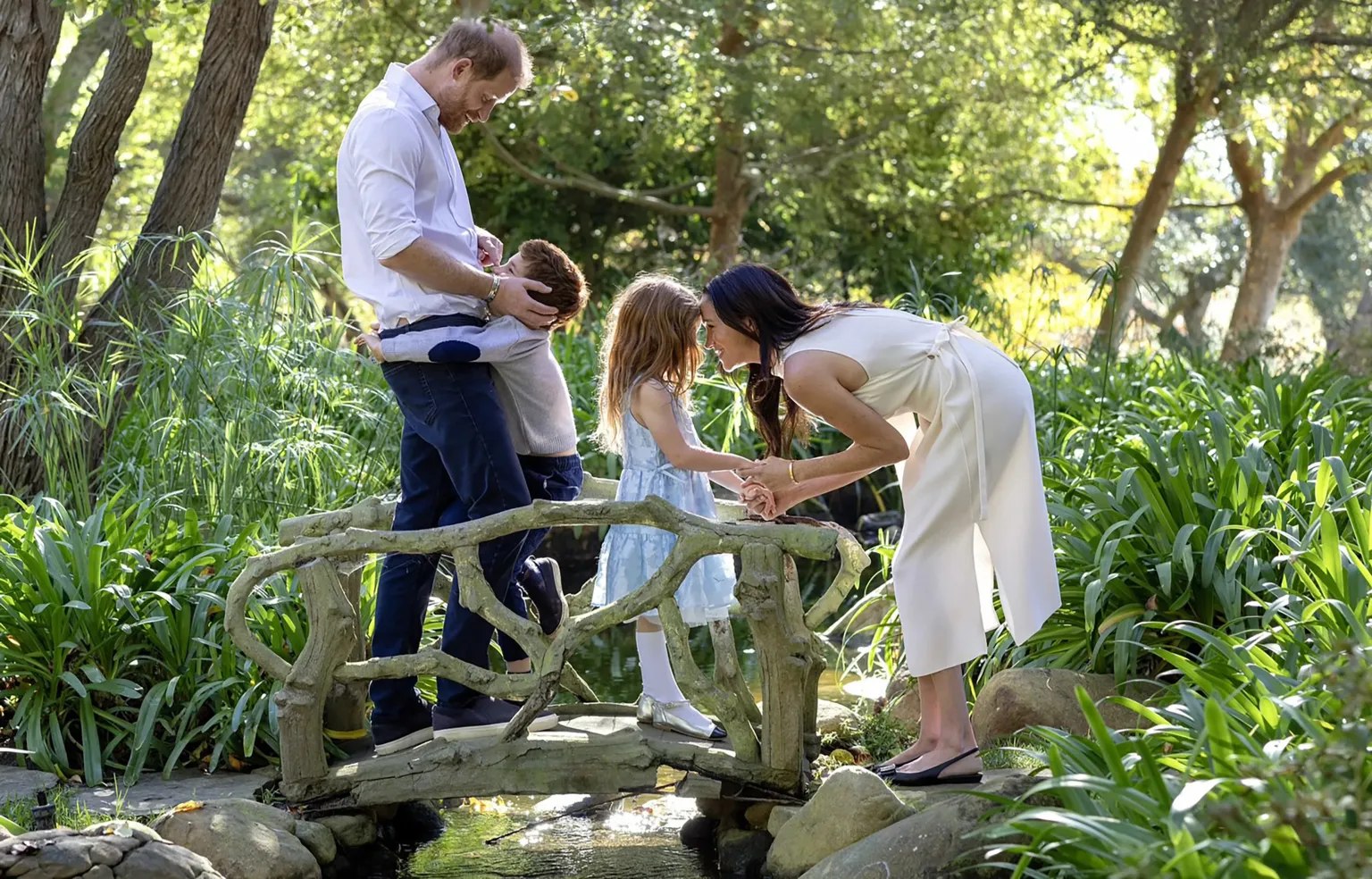 تفاصيل لقاء الملك تشارلز الثالث بأحفاده